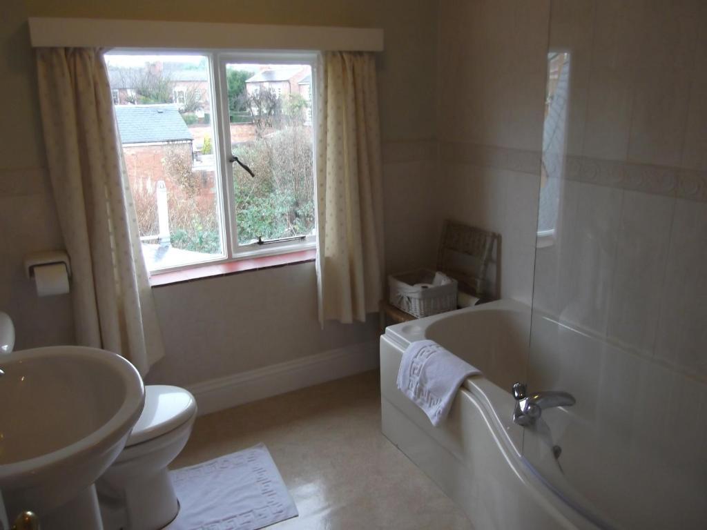 Отель Courtland Стратфорд-апон-Эйвон Номер фото